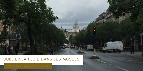 Oublier la pluie dans les musées